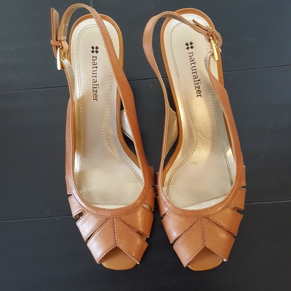naturalizer kitten heels